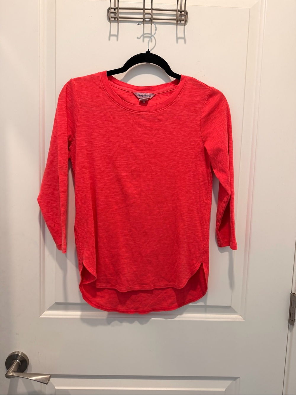 Tommy Bahama Coral Pink
Slub Knit 3/4 Sleeve Scoop
Neck Top XS